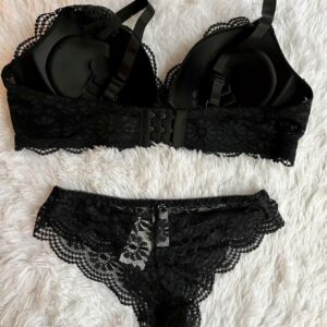 Conjunto de lingerie renda floral preta